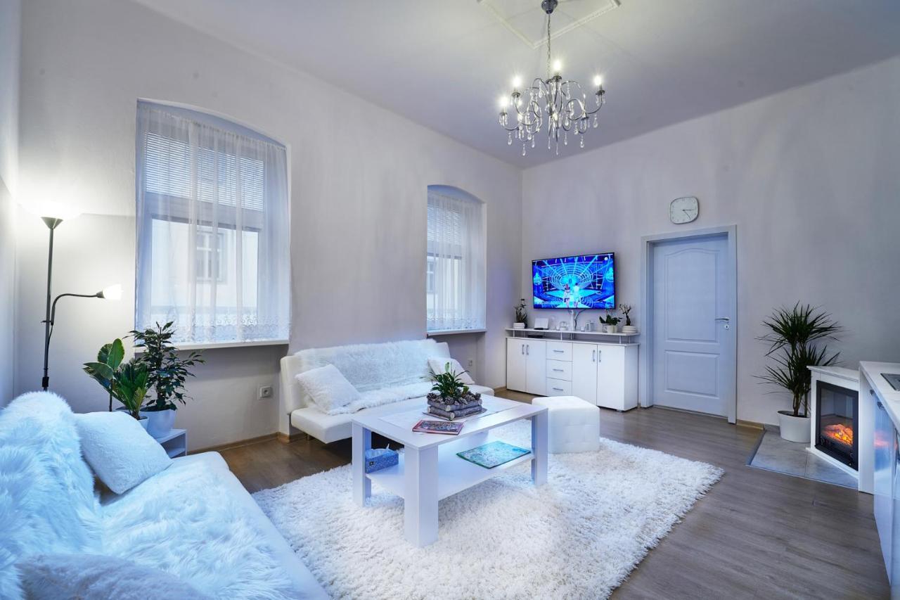 Apartman Bb Centrum Banska Bystrica Ngoại thất bức ảnh