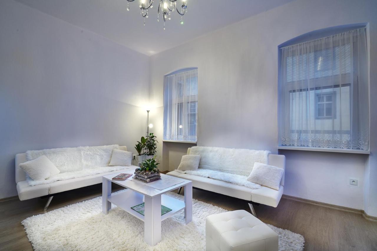 Apartman Bb Centrum Banska Bystrica Ngoại thất bức ảnh