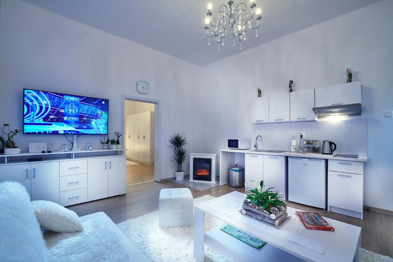 Apartman Bb Centrum Banska Bystrica Ngoại thất bức ảnh