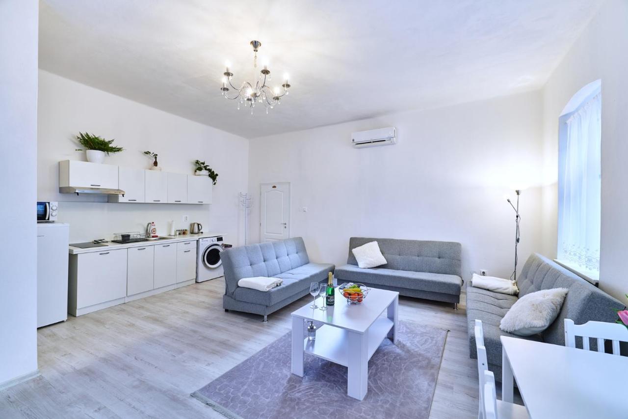 Apartman Bb Centrum Banska Bystrica Ngoại thất bức ảnh